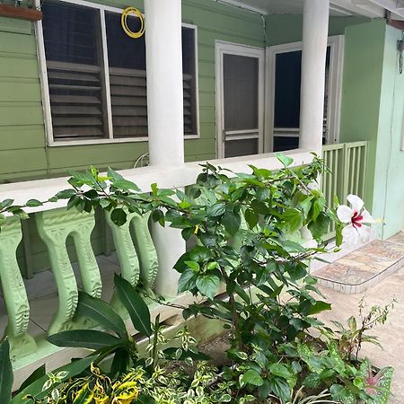 Andre'S Guest House Negril Extérieur photo