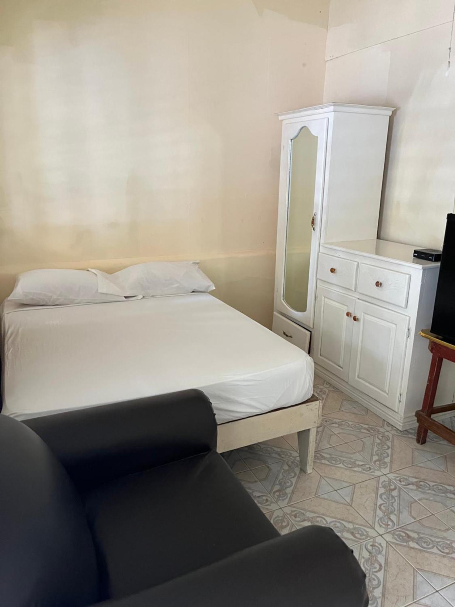 Andre'S Guest House Negril Extérieur photo