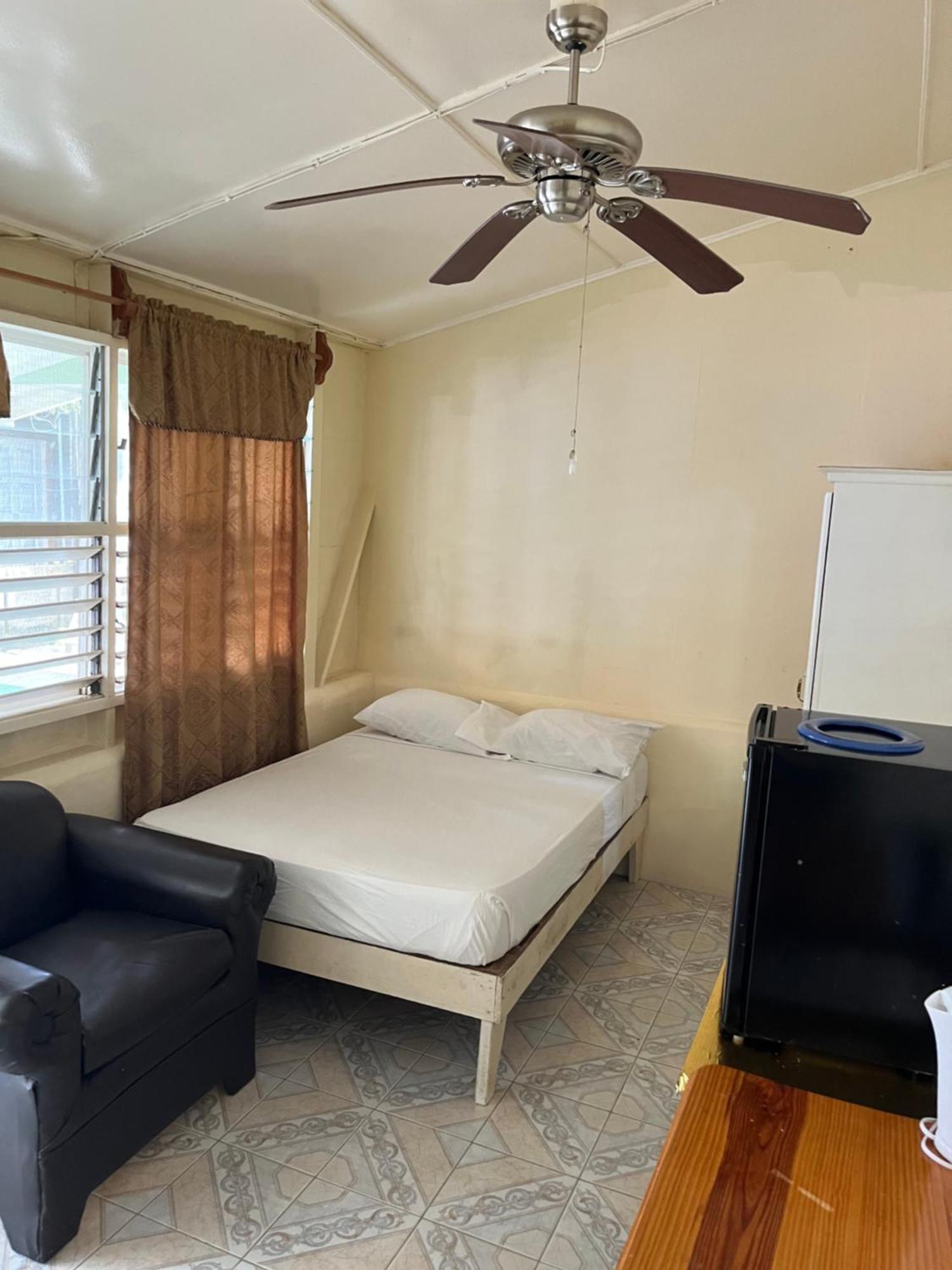 Andre'S Guest House Negril Extérieur photo