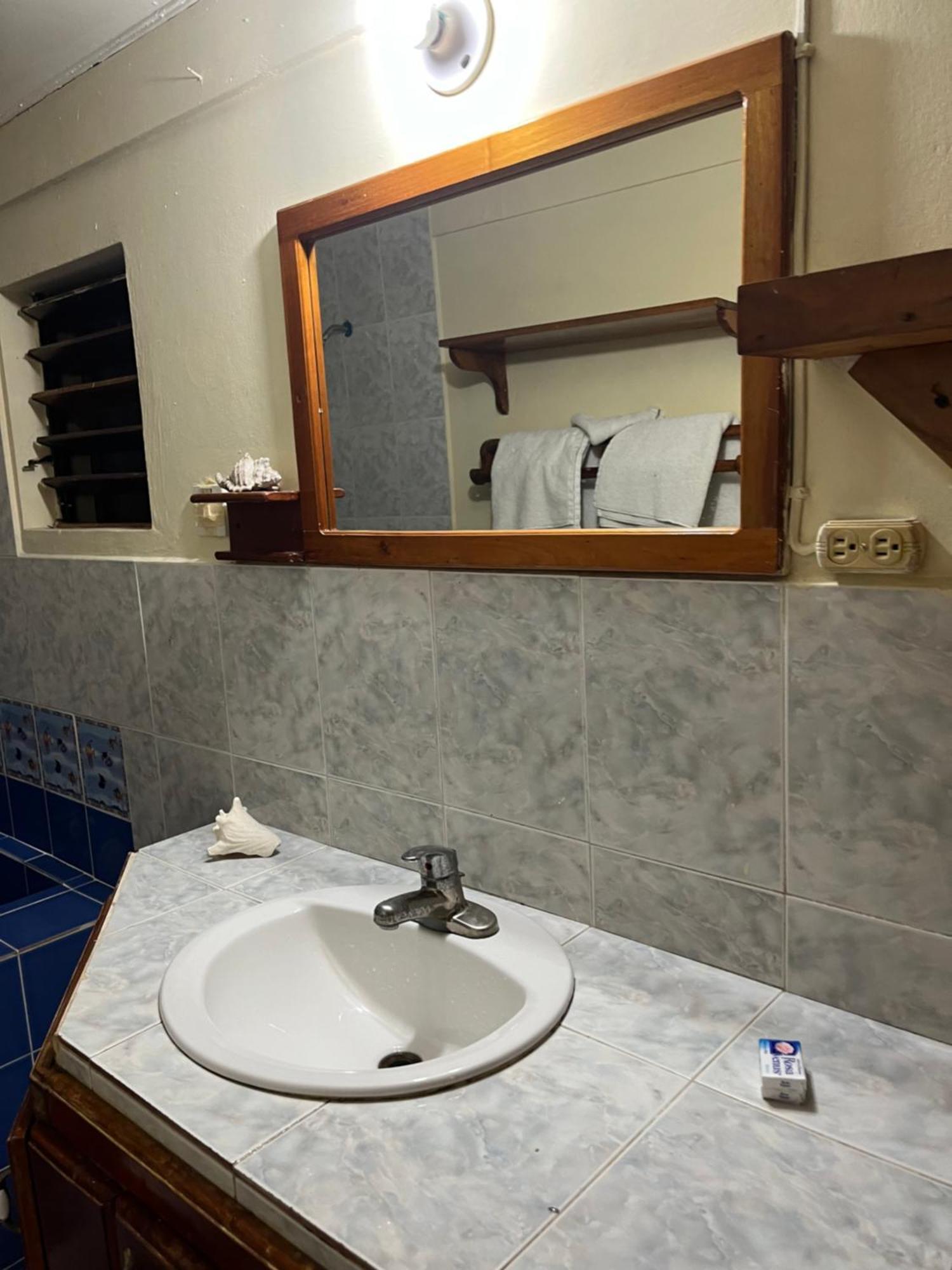 Andre'S Guest House Negril Chambre photo